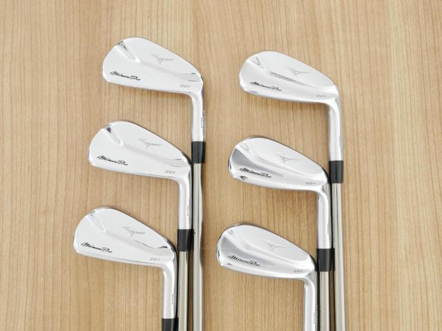 Iron set : Mizuno : ชุดเหล็ก Mizuno Pro 221 Forged (ปี 2023 นุ่ม แน่น คมมากๆๆ) มีเหล็ก 5-Pw (6 ชิ้น) ก้านกราไฟต์ UST Mamiya RECOIL 95 F3 Flex R