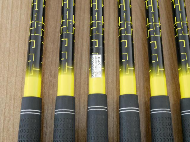 Iron set : Honma : ชุดเหล็ก Honma Bezeal 525 (ออกปี 2016 รุ่นนี้ใบใหญ่ที่สุดของ Honma) มีเหล็ก 6-11,Aw,Sw (8 ชิ้น เทียบเท่า 5-Pw,Aw,Sw) ก้านกราไฟต์ Honma Vizard 48 Flex S