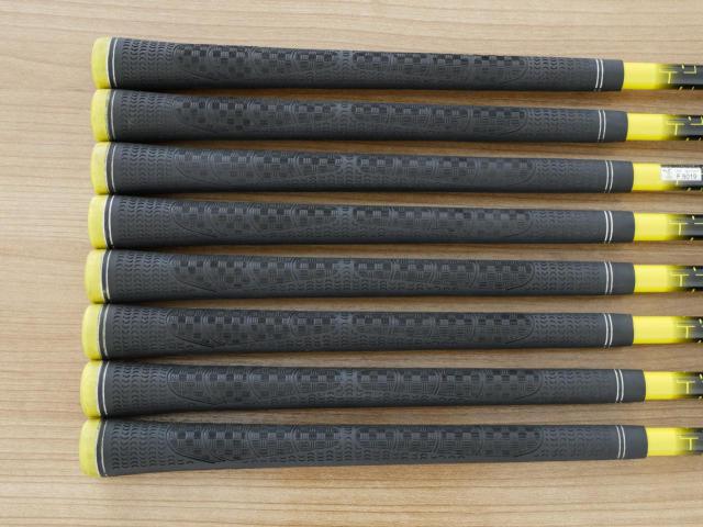 Iron set : Honma : ชุดเหล็ก Honma Bezeal 525 (ออกปี 2016 รุ่นนี้ใบใหญ่ที่สุดของ Honma) มีเหล็ก 6-11,Aw,Sw (8 ชิ้น เทียบเท่า 5-Pw,Aw,Sw) ก้านกราไฟต์ Honma Vizard 48 Flex S