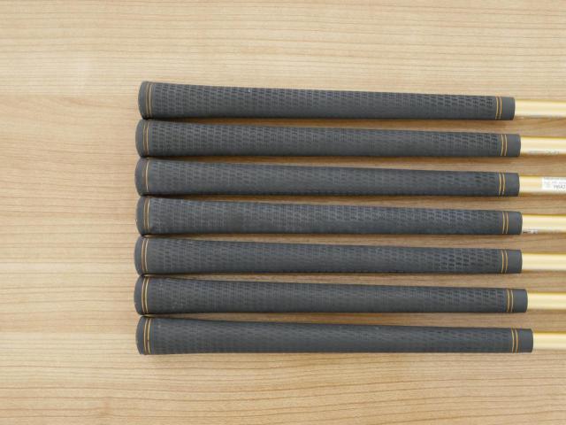 Iron set : Katana : ชุดเหล็ก Katana Voltio IV G Series I Gold (ออกปี 2016) มีเหล็ก 6-Pw,Aw,Sw (ครบเซ็ต 7 ชิ้น เหล็กยาวเป็นกระเทย) ก้านกราไฟต์ Tour AD 400 Flex R
