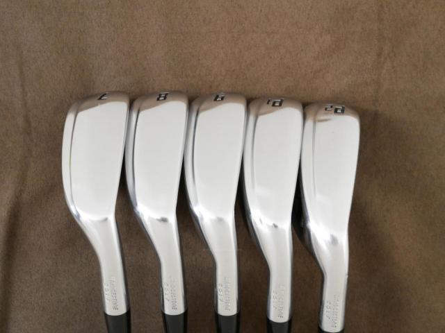 Iron set : Bridgestone : ชุดเหล็ก Bridgestone Tour B JGR HF1 Forged (รุ่นปี 2018 ตีไกลกว่าปกติ 2 เบอร์) มีเหล็ก 7-P1,P2 (5 ชิ้น) ก้านกราไฟต์ Fujikura Air Speeder (R)