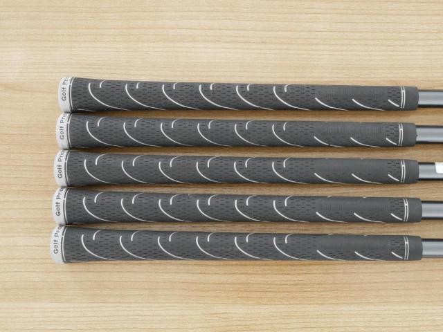 Iron set : Callaway : ชุดเหล็ก Callaway Big Bertha (ออกปี 2023 ตีง่ายที่สุดของ Callaway) มีเหล็ก 6-Pw (5 ชิ้น) ก้านกราไฟต์ Fujikura Speeder NX Flex R