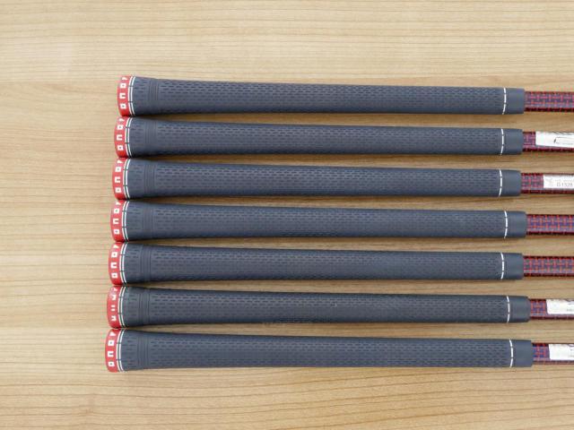 Iron set : Daiwa : ชุดเหล็ก Daiwa OnOff AKA (ออกปี 2021 หน้าเด้ง Maraging ยืดยุบได้ ตีง่าย นุ่ม ไกลมากๆ) มีเหล็ก 6-Pw,Aw,Sw (7 ชิ้น) ก้านกราไฟต์ Flex R