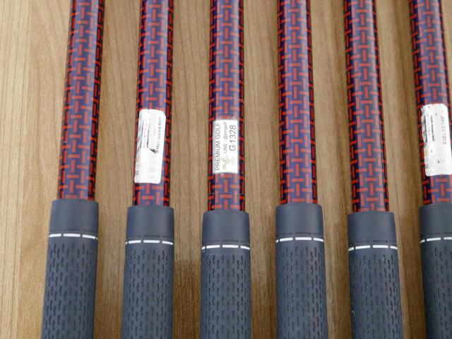 Iron set : Daiwa : ชุดเหล็ก Daiwa OnOff AKA (ออกปี 2021 หน้าเด้ง Maraging ยืดยุบได้ ตีง่าย นุ่ม ไกลมากๆ) มีเหล็ก 6-Pw,Aw,Sw (7 ชิ้น) ก้านกราไฟต์ Flex R