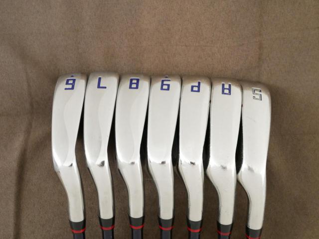 Iron set : Daiwa : ชุดเหล็ก Daiwa OnOff AKA (ออกปี 2021 หน้าเด้ง Maraging ยืดยุบได้ ตีง่าย นุ่ม ไกลมากๆ) มีเหล็ก 6-Pw,Aw,Sw (7 ชิ้น) ก้านกราไฟต์ Flex R