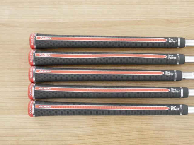 Iron set : Titleist : ชุดเหล็ก Titleist T400 (ตีง่ายที่สุด ไกลที่สุด ออกปี 2020) มีเหล็ก 6-Pw (5 ชิ้น) ก้านเหล็ก NS Pro Zelos 7 Flex S