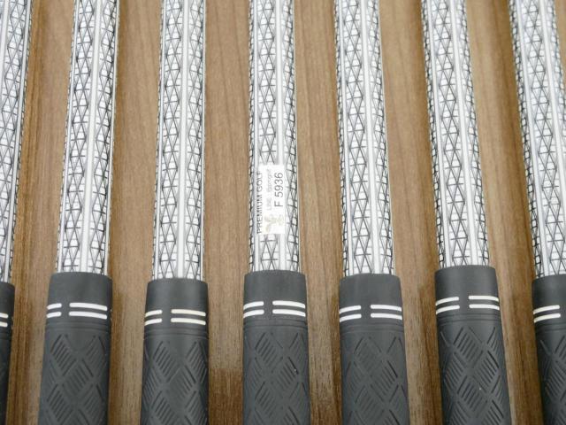 Iron set : Tourstage : ชุดเหล็ก Tourstage PHYZ III (ปี 2017 ซีรี่ย์ท๊อป ใบใหญ่ ตีง่าย ไกล) มีเหล็ก 5-Pw,Aw,Sw (8 ชิ้น) ก้านกราไฟต์ Flex R