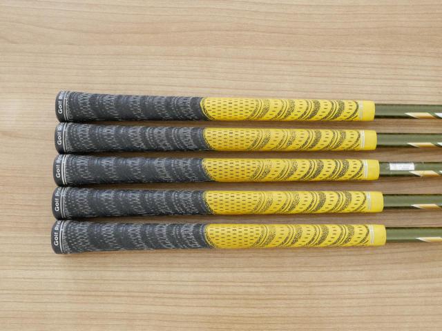 Iron set : Honma : **ก้าน 3 ดาว** ชุดเหล็ก Honma Beres IS-03 (หน้าเด้ง Forged) มีเหล็ก 6-10 (5 ชิ้น) ก้าน ARMRQ 8 (49) Flex R (3 ดาว)
