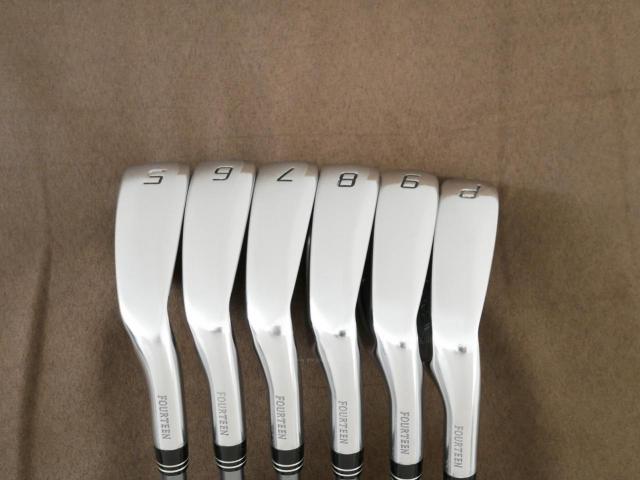 Iron set : Fourteen : ชุดเหล็ก Fourteen PC-3 (ปี 2022 ตีง่าย หน้าเด้ง) มีเหล็ก 5-Pw (6 ชิ้น) ก้านกราไฟต์ Fujikura MCI Black 60 Flex R