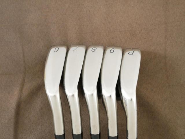 Iron set : PRGR : ชุดเหล็ก PRGR Red Titan Face (รุ่นปี 2018 หน้าเด้ง ตีไกลมาก) มีเหล็ก 6-Pw (5 ชิ้น) ก้านเหล็ก NS Pro 075 Flex R (M37)