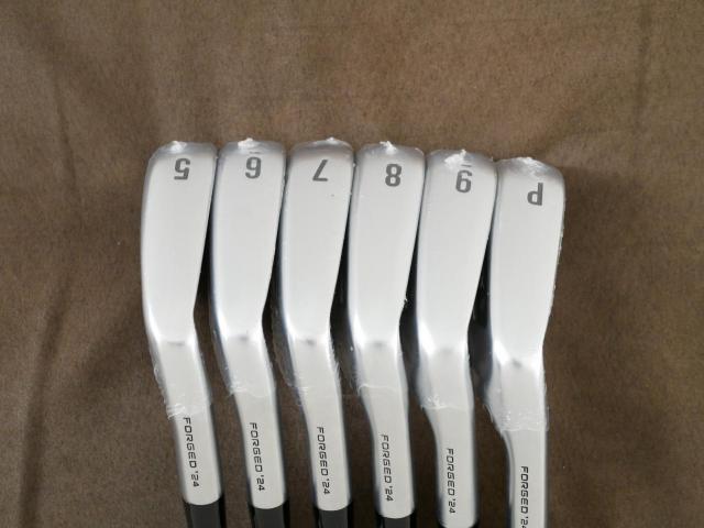 Iron set : Callaway : **ของใหม่ ยังไม่แกะพลาสติก** ชุดเหล็ก Callaway APEX Pro Forged (ออกปี 2024) มีเหล็ก 5-Pw (6 ชิ้น) ก้านเหล็ก Dynamic Gold 115 MID S200