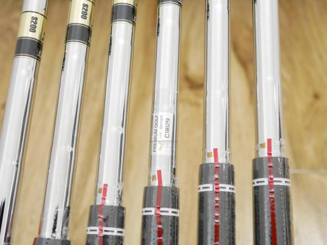 Iron set : Titleist : **ของใหม่ ยังไม่แกะพลาสติก** ชุดเหล็ก Titleist T100 Forged (รุ่นล่าสุด ออกปี 2023 นุ่ม แน่น คม) มีเหล็ก 5-Pw (6 ชิ้น) ก้านเหล็ก Dynamic Gold S200