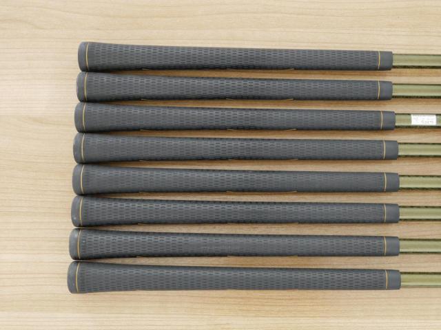 Iron set : Honma : ชุดเหล็ก Honma Beres IS-05 Forged (ปี 2017) มีเหล็ก 6-11,Aw,Sw (8 ชิ้น ระยะเทียบเท่า 5-Pw,Aw,Sw ของรุ่นอื่นๆ) ก้าน ARMRQ ∞ (48) Flex R (2 ดาว)