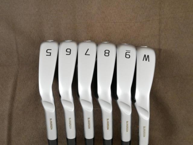 Iron set : Ping : ชุดเหล็ก Ping i240 (รุ่นล่าสุด ออกปี 2025) มีเหล็ก 5-Pw (6 ชิ้น) ก้านเหล็ก Dynamic Gold 105 S200