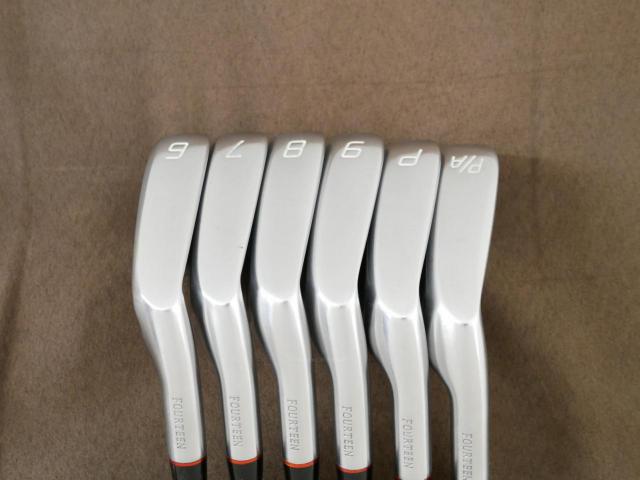 Iron set : Fourteen : ชุดเหล็ก Fourteen PC-555 (ตีง่าย ไกล) มีเหล็ก 6-Pw,Aw (6 ชิ้น) ก้านกราไฟต์ Flex R