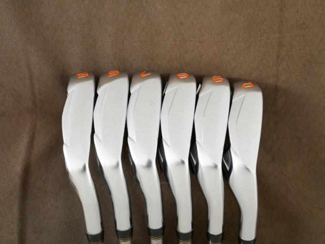 Iron set : Other Brand : ชุดเหล็ก Cobra AMP (ใบใหญ่ ตีง่าย) มีเหล็ก 5-Pw (6 ชิ้น) ก้านกราไฟต์ Fujikura Rombax 