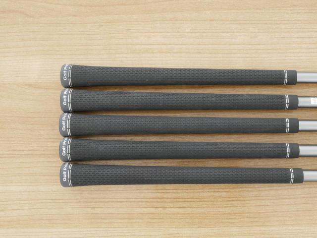 Iron set : Titleist : **มีตำหนิ** ชุดเหล็ก Titleist T400 (ออกปี 2023 ตีง่ายที่สุด ไกลที่สุด) มีเหล็ก 7-Pw,43 (5 ชิ้น) ก้านกราไฟต์ Titleist 3D401 i50 Flex R