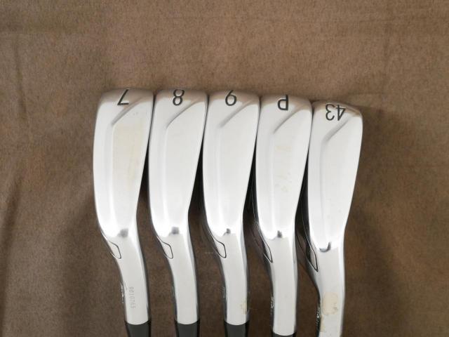Iron set : Titleist : **มีตำหนิ** ชุดเหล็ก Titleist T400 (ออกปี 2023 ตีง่ายที่สุด ไกลที่สุด) มีเหล็ก 7-Pw,43 (5 ชิ้น) ก้านกราไฟต์ Titleist 3D401 i50 Flex R