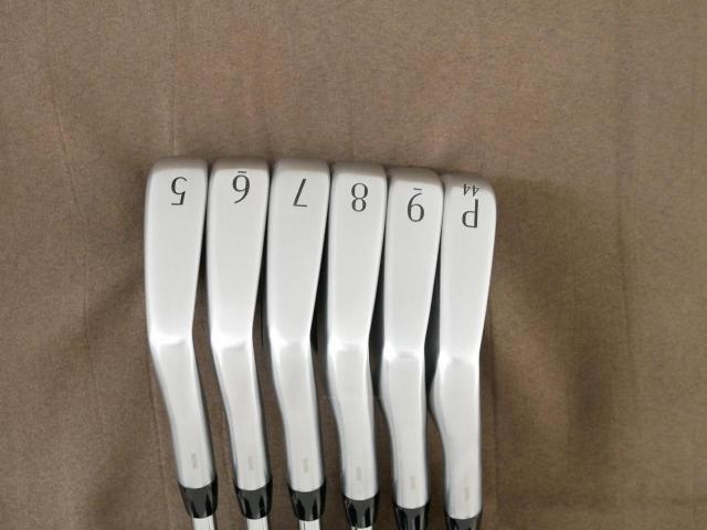 Iron set : Titleist : ชุดเหล็ก Titleist T150 Forged (รุ่นล่าสุด ออกปี 2025 นุ่ม แน่น คม) มีเหล็ก 5-Pw (6 ชิ้น) ก้านเหล็ก True Temper AMT White Flex S
